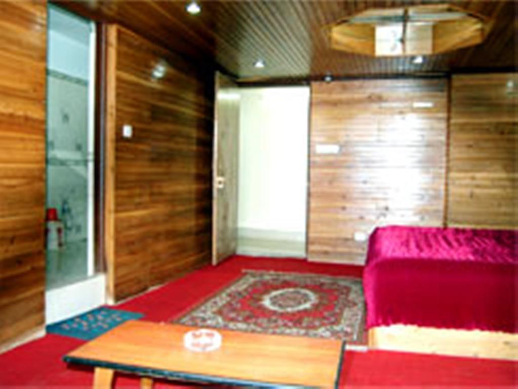 Broadway Hotel Дарджилинг Екстериор снимка