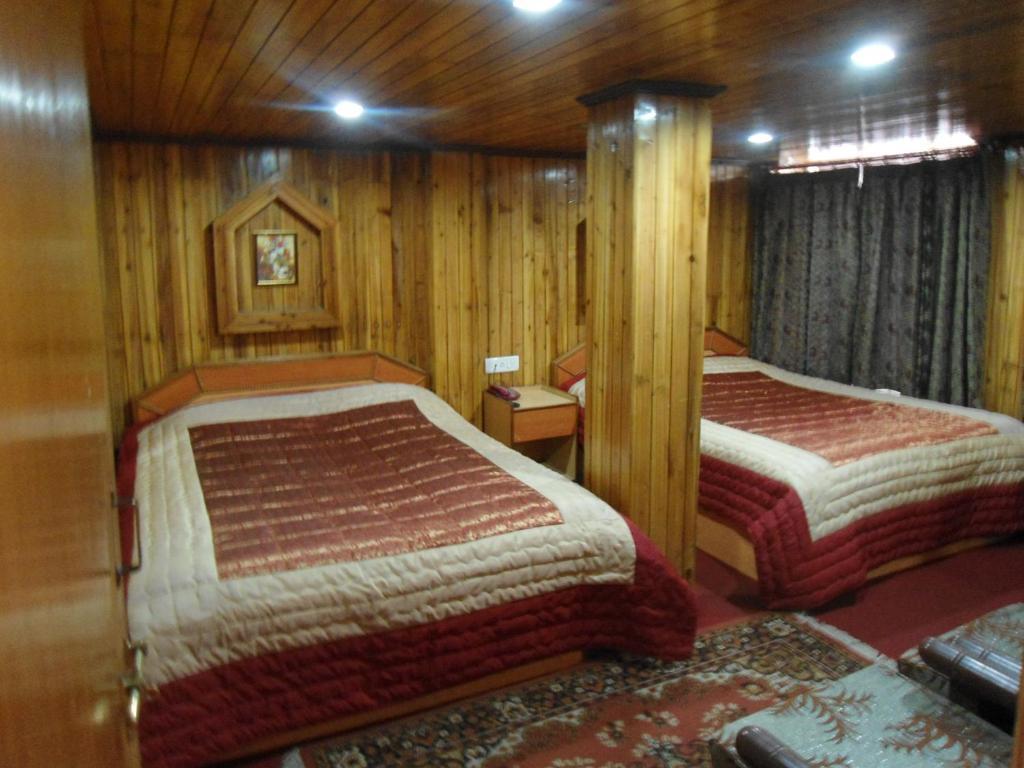 Broadway Hotel Дарджилинг Стая снимка