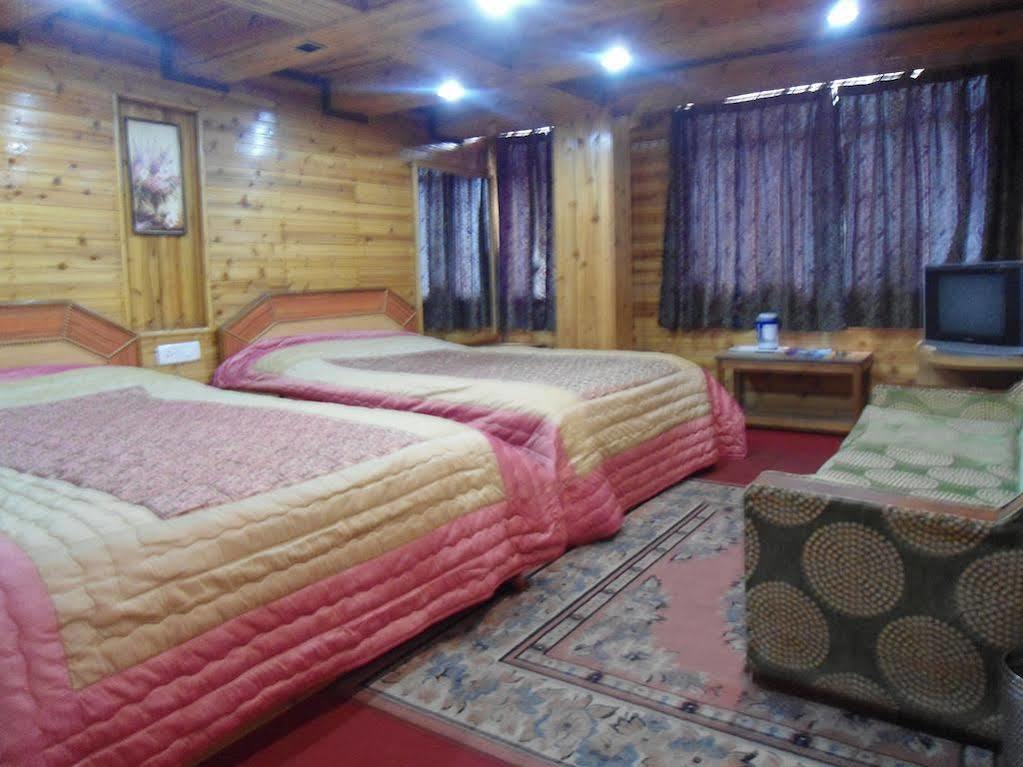 Broadway Hotel Дарджилинг Екстериор снимка