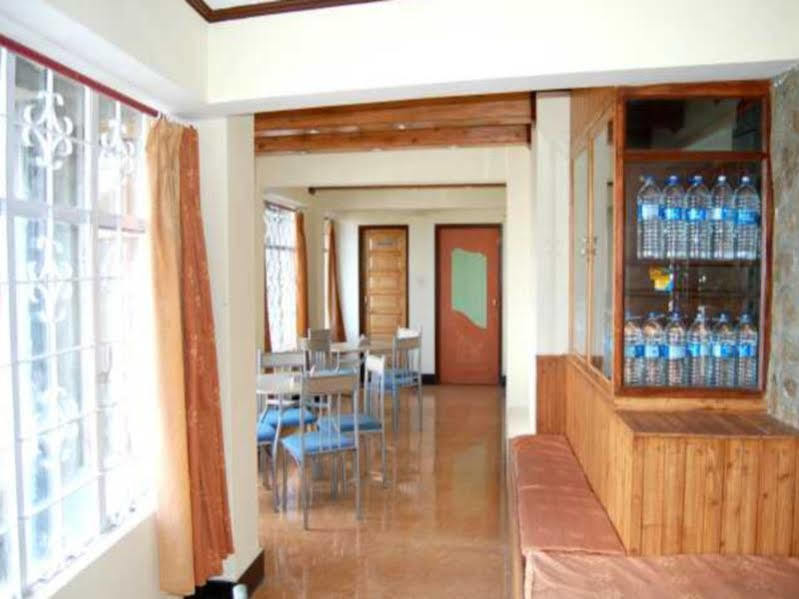 Broadway Hotel Дарджилинг Екстериор снимка