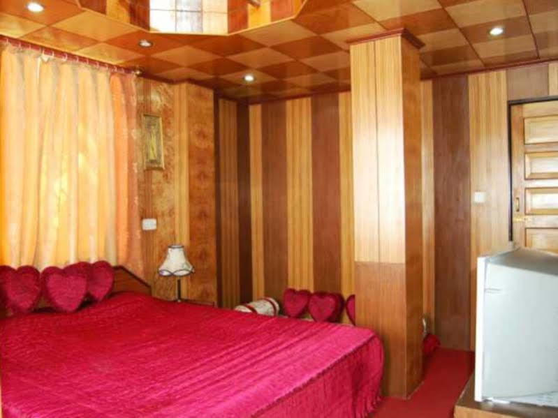 Broadway Hotel Дарджилинг Екстериор снимка